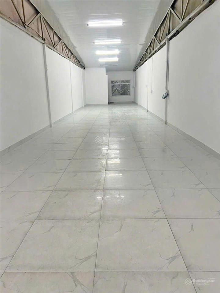 Bán nhà cấp 4 ngay chợ tân mỹ q7 tiện xây mới, đang cho thuê làm kho 300tr/năm
