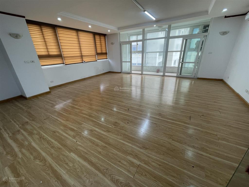 Hot! cho thuê căn hộ golden land nguyễn trãi 132m2, 3 phòng ngủ, đồ cơ bản, giá chỉ 15 triệu/tháng