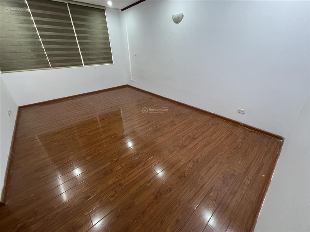 Hot! cho thuê căn hộ golden land nguyễn trãi 132m2, 3 phòng ngủ, đồ cơ bản, giá chỉ 15 triệu/tháng