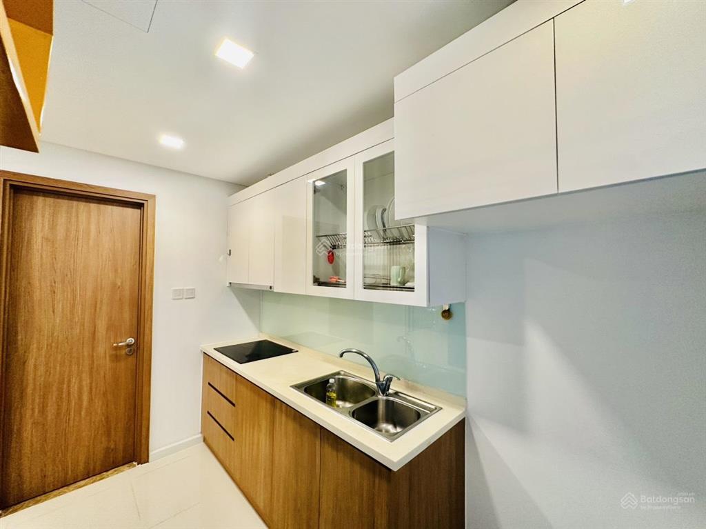 Cho thuê gấp căn góc rivera park sg dt 50m2, 2pn. view đẹp giá 10tr/th  0937 349 ***