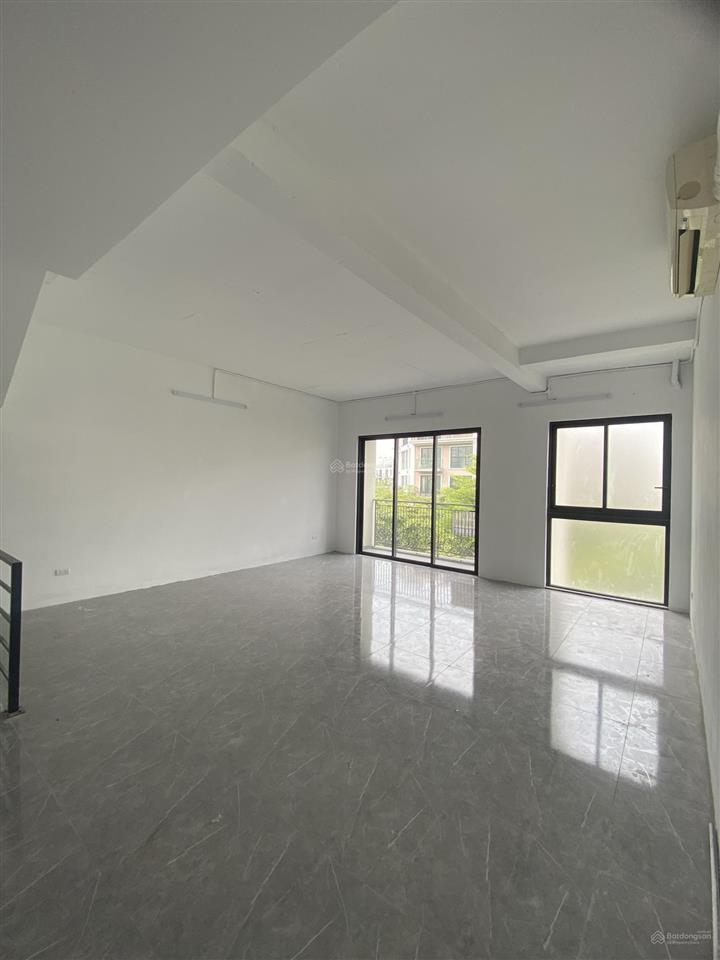 Cho thuê văn phòng 92m2 tại the manor central park, giá siêu hời 200 nghìn / m2/th