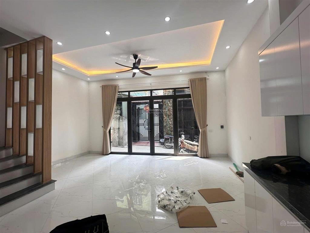 Bán gấp nhà riêng 40m2  5,95 tỷ tại vĩnh ninh, thanh trì  mặt tiền khủng  ngõ thông gần ô tô