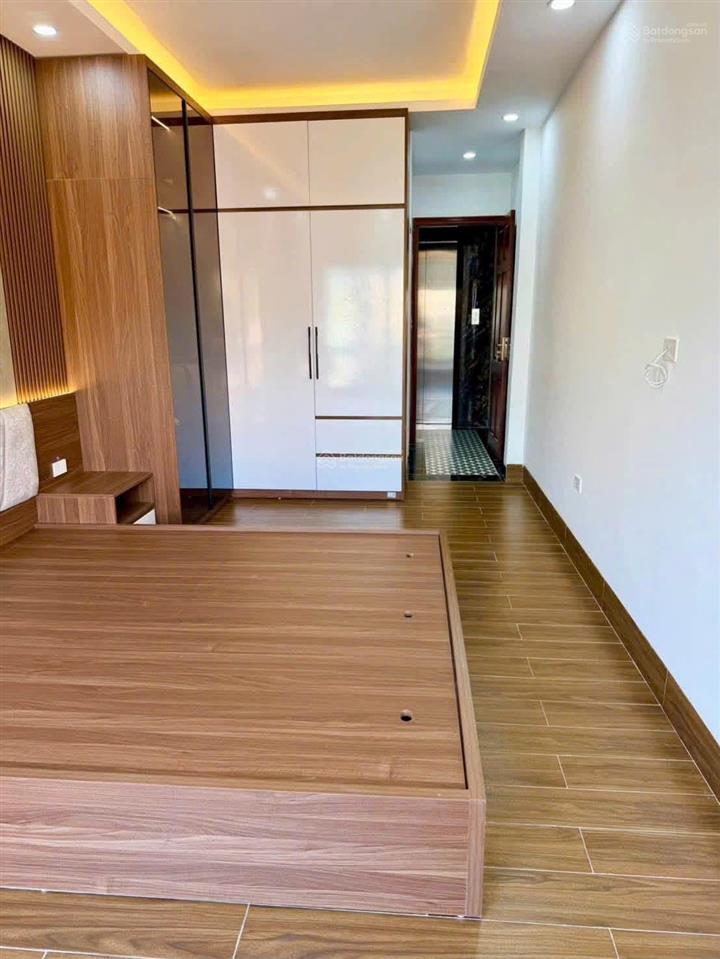 Nhà riêng tại đường ngũ hiệp, 7,75 tỷ, 38 m2, 6 tầng  ô tô đỗ cửa  thang máy