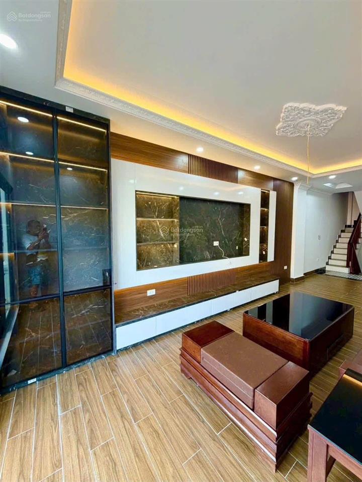 Nhà riêng tại đường ngũ hiệp, 7,75 tỷ, 38 m2, 6 tầng  ô tô đỗ cửa  thang máy