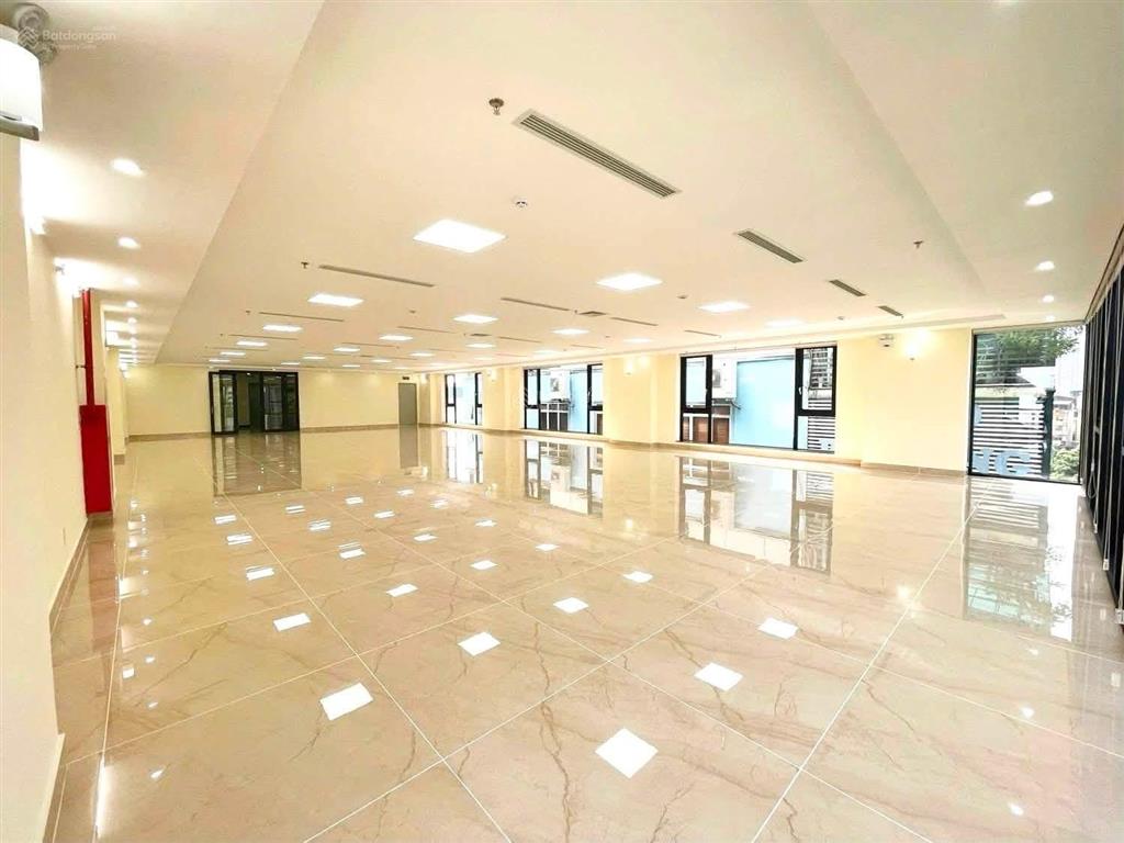 Quỹ đất vàng mặt phố nguyễn văn cừ 125m mặt tiền 8m vị trí kinh doanh đắc địa  giá tốt