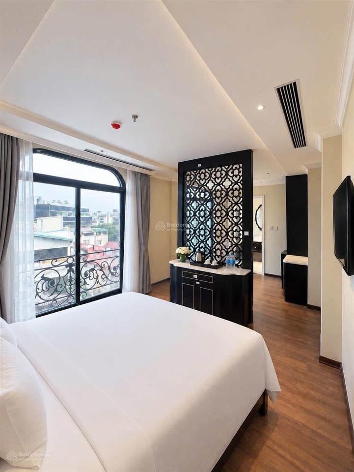 Bán khách sạn mặt phố hàng bông  hoàn kiếm. 222m  10 tầng  bể bơi vô cực. dòng tiền 500tr/tháng