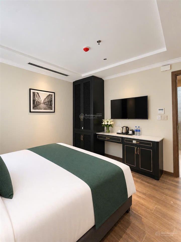 Bán khách sạn lô góc ba đình. dt 117m  10 tầng  mt 8,3m  26 phòng. dòng tiền 360 triệu/tháng