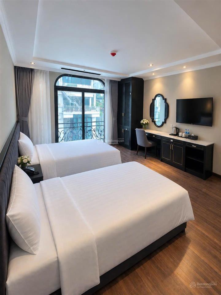 Bán khách sạn lô góc ba đình. dt 117m  10 tầng  mt 8,3m  26 phòng. dòng tiền 360 triệu/tháng