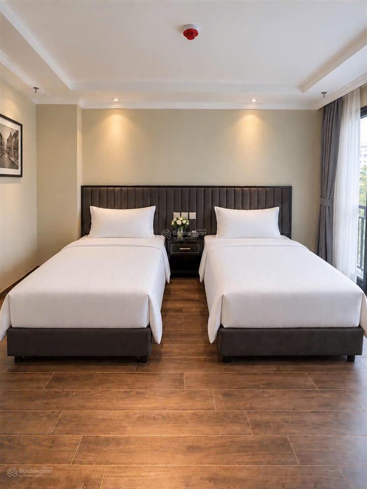 Bán khách sạn lô góc ba đình. dt 117m  10 tầng  mt 8,3m  26 phòng. dòng tiền 360 triệu/tháng