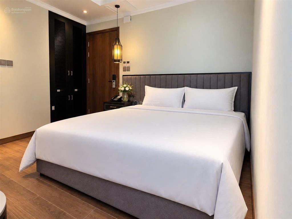 Bán khách sạn lô góc ba đình. dt 117m  10 tầng  mt 8,3m  26 phòng. dòng tiền 360 triệu/tháng