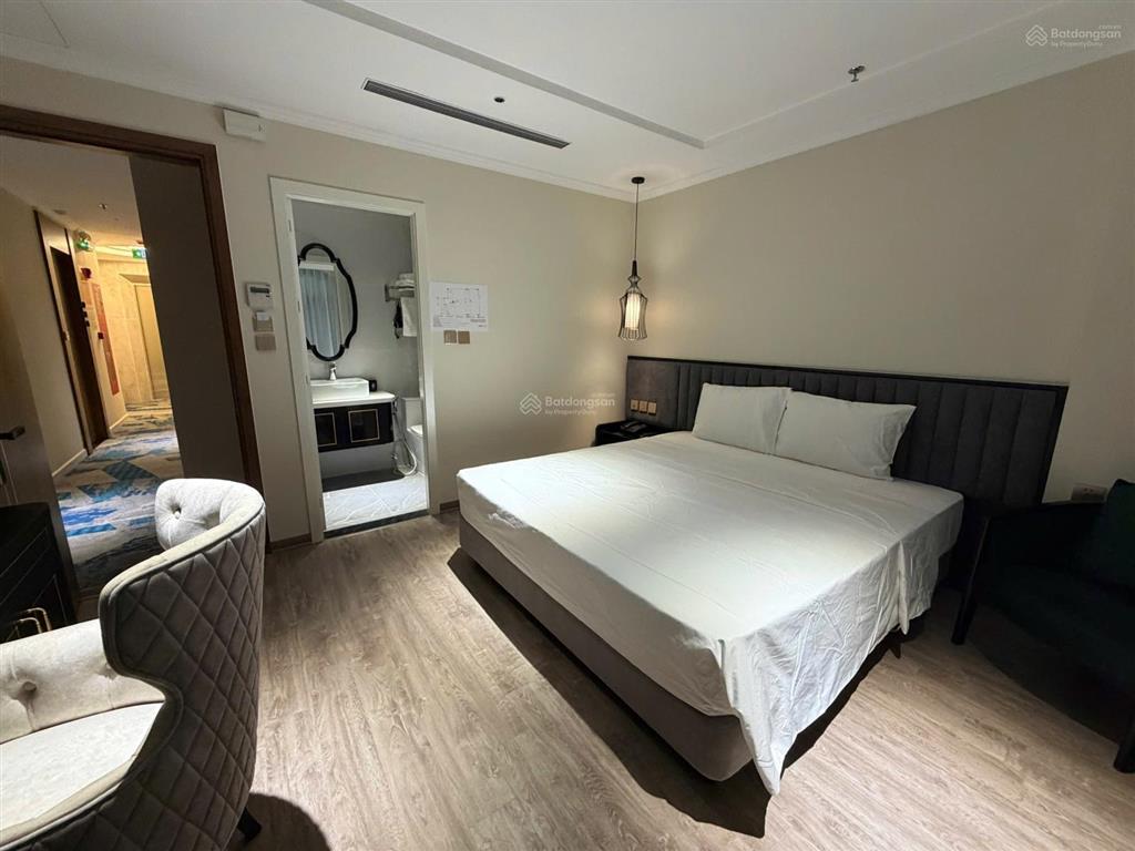 Bán khách sạn lô góc ba đình. dt 117m  10 tầng  mt 8,3m  26 phòng. dòng tiền 360 triệu/tháng