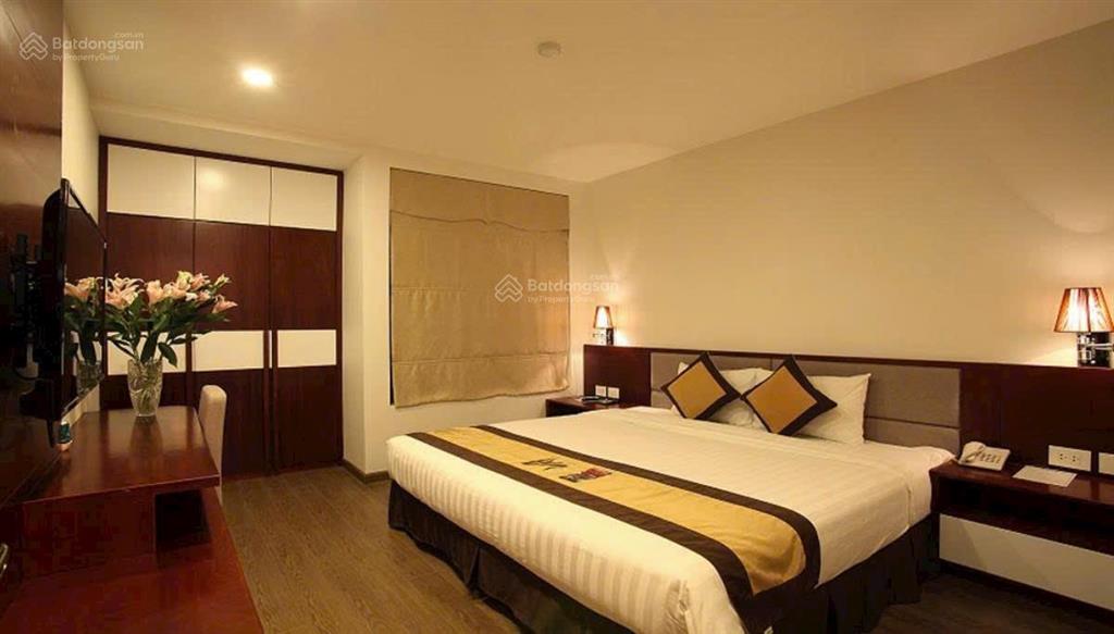 Bán khách sạn 12 tầng  lô góc 3 mặt tiền cầu giấy  doanh thu 1,3 tỷ/th. tài sản đầu tư khủng
