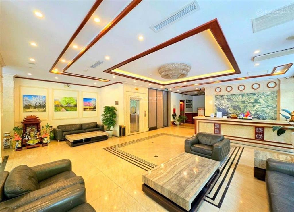 Bán khách sạn 12 tầng  lô góc 3 mặt tiền cầu giấy  doanh thu 1,3 tỷ/th. tài sản đầu tư khủng