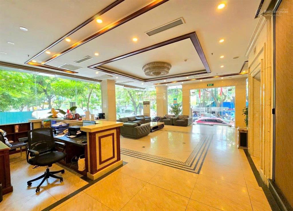 Bán khách sạn 12 tầng  lô góc 3 mặt tiền cầu giấy  doanh thu 1,3 tỷ/th. tài sản đầu tư khủng