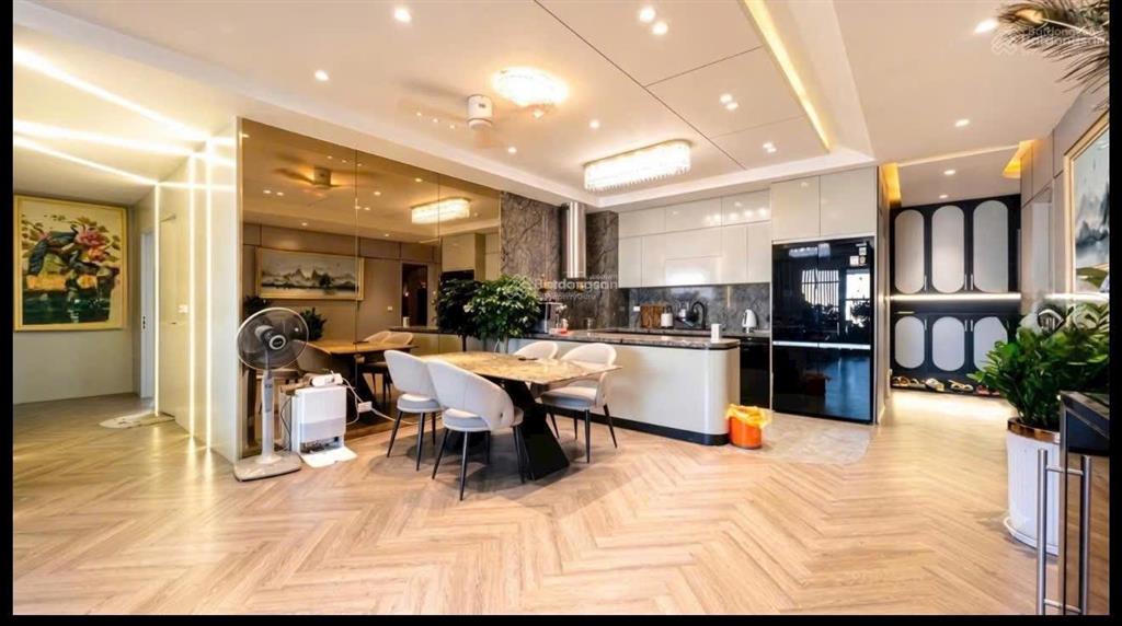 Bán căn hộ vincom bà triệu  căn góc  tầng 15  135m  view đẹp  sổ đỏ sẵn giao dịch. giá 22 tỷ