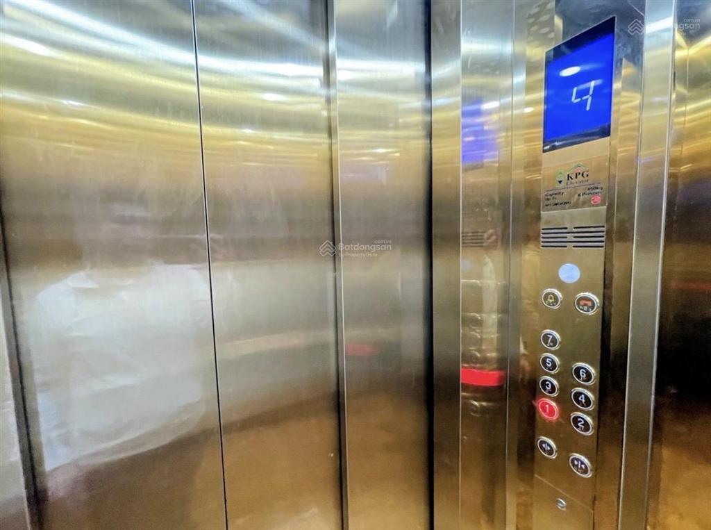 Chuyển đổi gấp  bán nhà phố lạc trung  7 tầng thang máy  gara 2 ô tô  phân lô ôtô tránh mt rộng