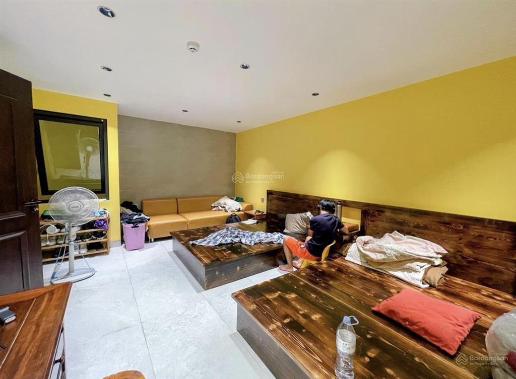 Chuyển đổi gấp  bán nhà phố lạc trung  7 tầng thang máy  gara 2 ô tô  phân lô ôtô tránh mt rộng