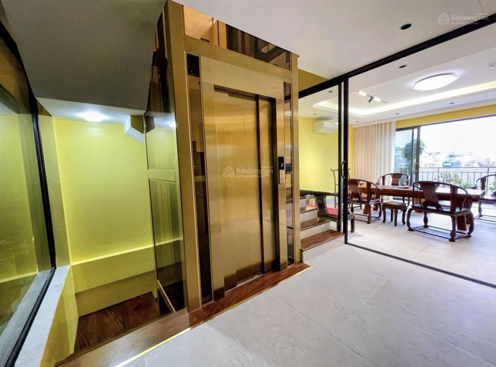Chuyển đổi gấp  bán nhà phố lạc trung  7 tầng thang máy  gara 2 ô tô  phân lô ôtô tránh mt rộng