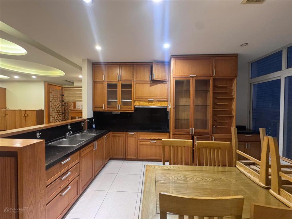 Cho thuê ch 3pn, 2wc, 146m2, giá ưu đãi tại chung cư 170 đê la thành, đống đa, hà nội