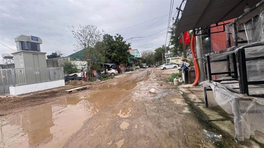 Bán đất hàng hiếmtặng lại cửa hàng thu nhập gần 10 tr/tháng