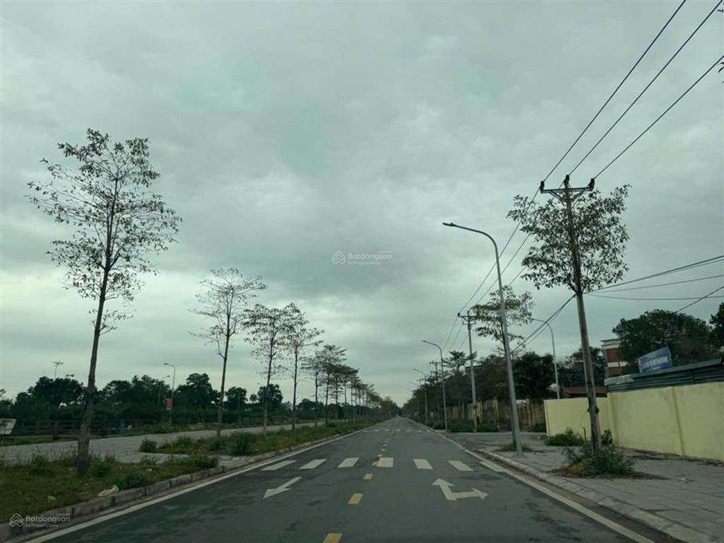 Bán đất hàng hiếmtặng lại cửa hàng thu nhập gần 10 tr/tháng