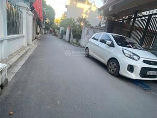 Đường thông ô tô tải tránh nhau  gần cầu thăng long cạnh trường học mua ở sướng, giữ là tăng giá