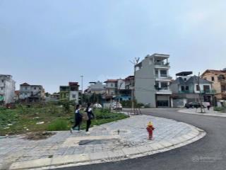 Đường 2 ô tô tải đuagần trục võ văn kiệtvà cầu thăng long1km là khu g8