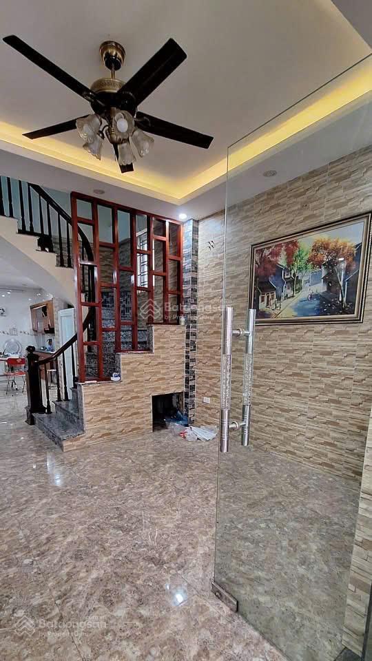 Bán nhà 3 tầng lô góc 101m2 đường thông ô tô  gần khu công nghiệp btl  viện nhiệt đới trung ương