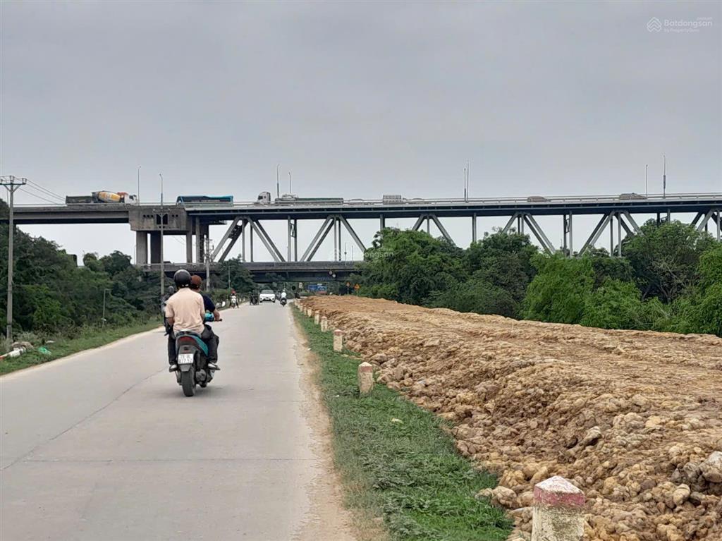 Bán nhà 3 tầng đường thông nằm giữa cầu thăng long và cầu thượng cát  cạnh kcn btl