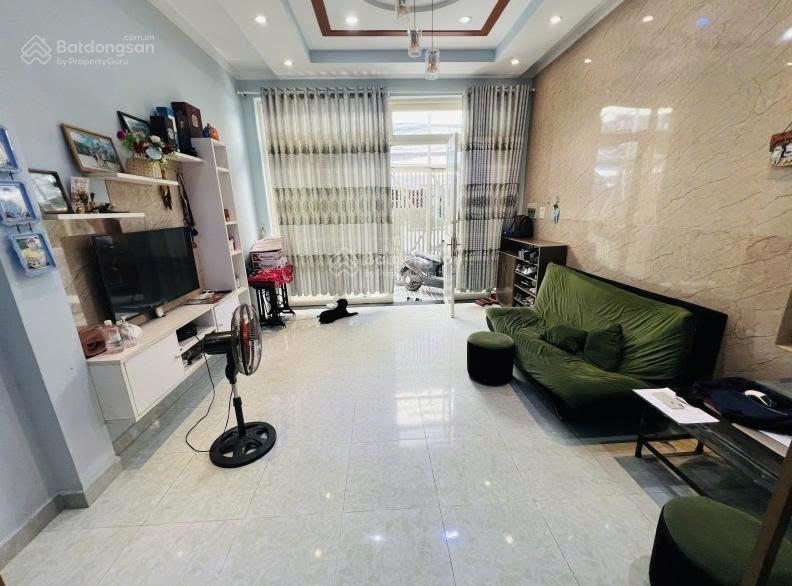 Hẻm 3m, cách 3 căn ra mt rạch xuyên tâm  46m2 ngang 4.2m, 4 tầng.