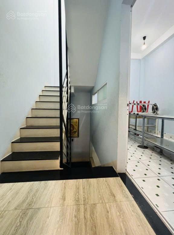 Hẻm 3m, cách 3 căn ra mt rạch xuyên tâm  46m2 ngang 4.2m, 4 tầng.