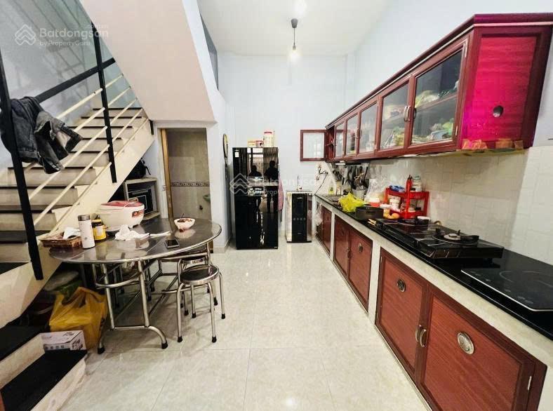 Hẻm 3m, cách 3 căn ra mt rạch xuyên tâm  46m2 ngang 4.2m, 4 tầng.