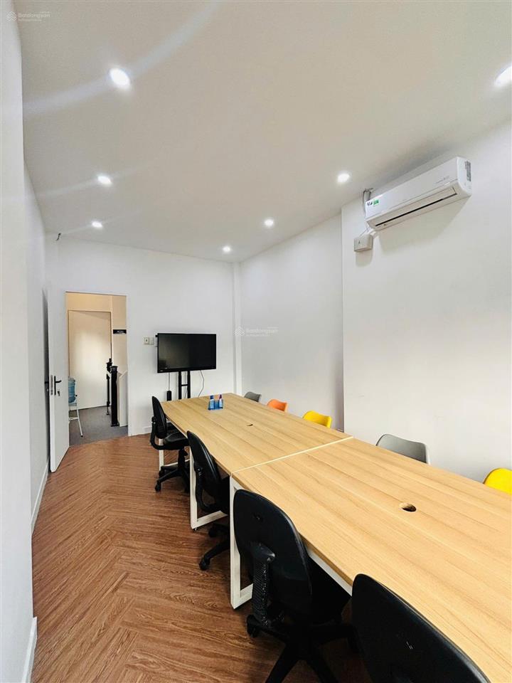 Thu nhập 100tr/tháng! giá chỉ 18,5 tỷ. mặt tiền đinh tiên hoàng quận 1, thang máy, 4 tầng