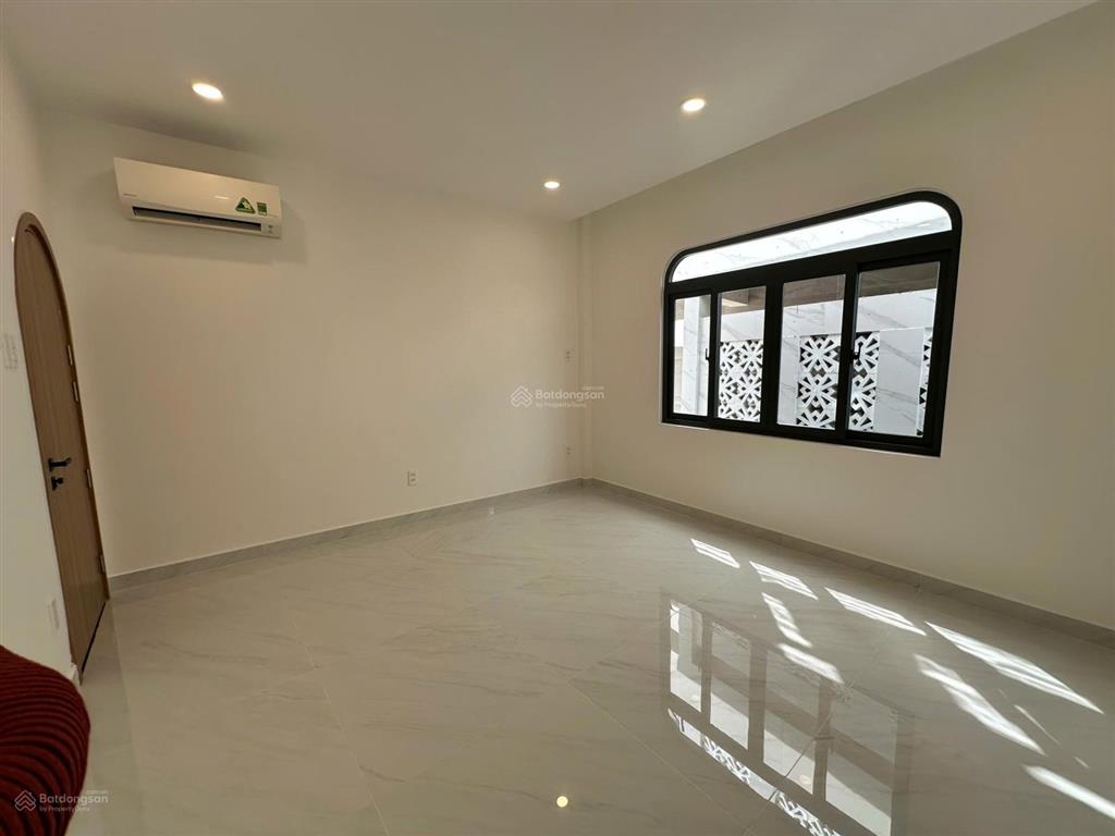Giảm 6 tỷ! mặt tiền trung tâm quận 1. ngang 5m x 11m, 4 tầng, thang máy, nhà mới. giá 26 tỷ