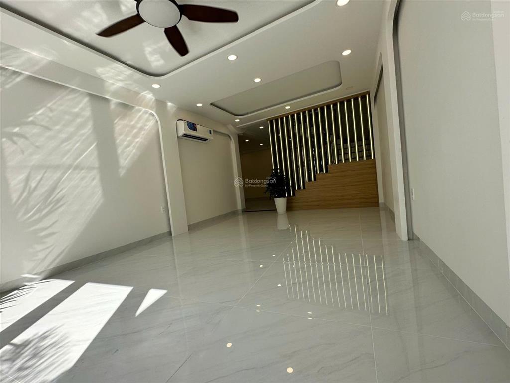 Giảm 6 tỷ! mặt tiền trung tâm quận 1. ngang 5m x 11m, 4 tầng, thang máy, nhà mới. giá 26 tỷ
