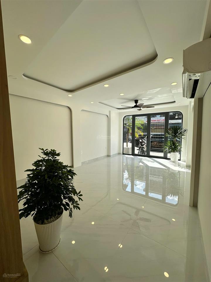 Giảm 6 tỷ! mặt tiền trung tâm quận 1. ngang 5m x 11m, 4 tầng, thang máy, nhà mới. giá 26 tỷ