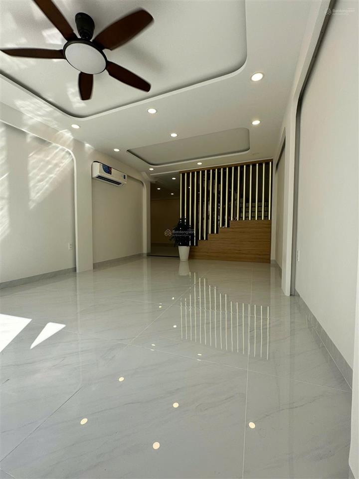 Giảm 6 tỷ! mặt tiền trung tâm quận 1. ngang 5m x 11m, 4 tầng, thang máy, nhà mới. giá 26 tỷ