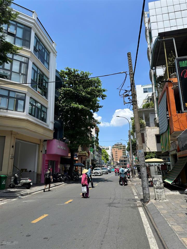 Bán nhà mt trung tâm quận 1. ngang 4.7m, cn 49m2, 4 tầng, thang máy. hđ thuê 65tr/tháng còn lâu dài