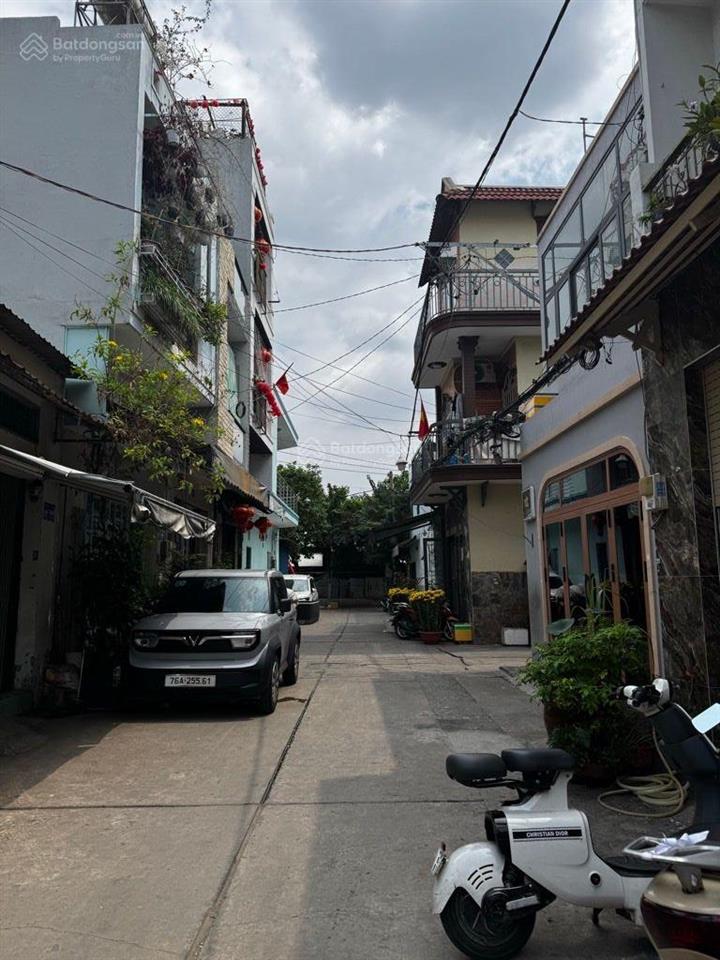 Chủ muốn mua nhà lớn hơn nên cần nhượng lại cặp nhà 8.8x16  2 tầng  ngay aeon tân phú  nhỉnh 13t