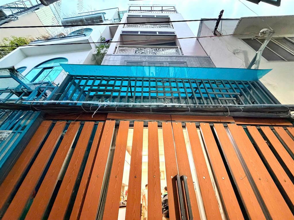 Máy in tiền  siêu phẩm nhà xô viết nghệ tĩnh cạnh khu d (42m2) x 5 tầng, có thang máy  7.2 tỷ