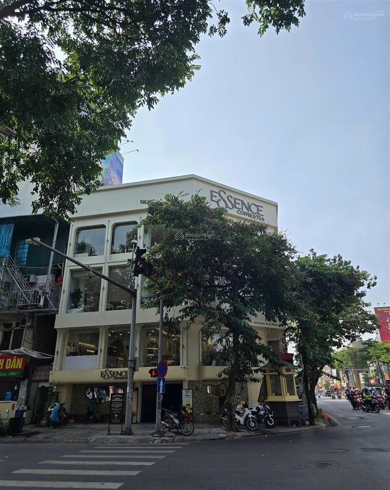 Chỉ vài bước ra hồ gươm  mặt phố hàng bài hiếm có khó tìm,dt55m2x2,5 tầng,mt5m.kd sạch sẽ