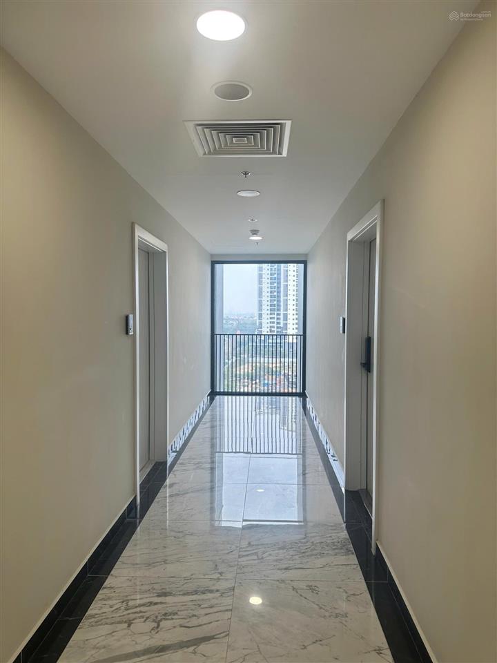 Bán căn 1pn tầng 28 view pháo hoa vin 2 dt 52m2 thông thuỷ