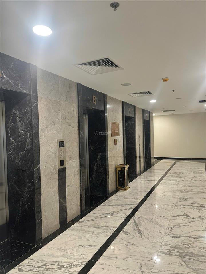 Bán căn 1pn tầng 28 view pháo hoa vin 2 dt 52m2 thông thuỷ