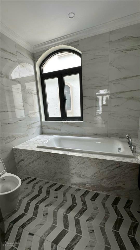 Cho thuê bt 5pn + 5wc tại vinhomes ocean park 2, 12 triệu bao phí dịch vụ, 68m², view đẹp hot!