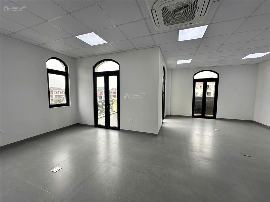 Cho thuê đlsh đương lớn 52m , 50 triệu vnd, 150m2, hoàn thiện 5 tầng có thang máy