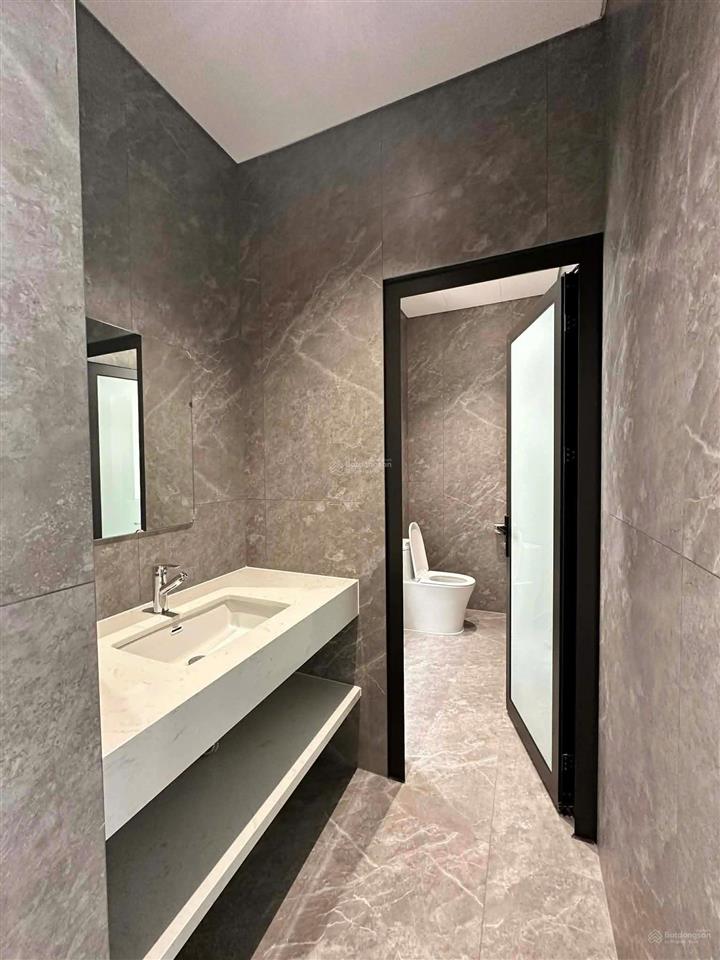 Cho thuê đlsh đương lớn 52m , 50 triệu vnd, 150m2, hoàn thiện 5 tầng có thang máy