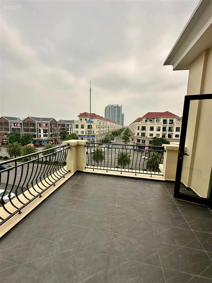 Cho thuê đlsh đương lớn 52m , 50 triệu vnd, 150m2, hoàn thiện 5 tầng có thang máy