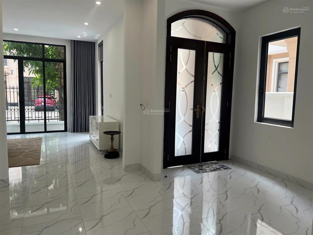 Cho thuê bt 3pn, 18 triệu bao phí, 126m2 ở vinhomes ocean park 2, đường cọ xanh, xã long hưng