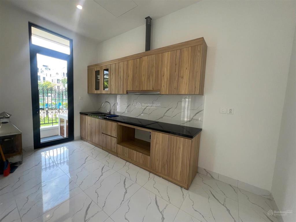 Cho thuê bt 3pn, 18 triệu bao phí, 126m2 ở vinhomes ocean park 2, đường cọ xanh, xã long hưng