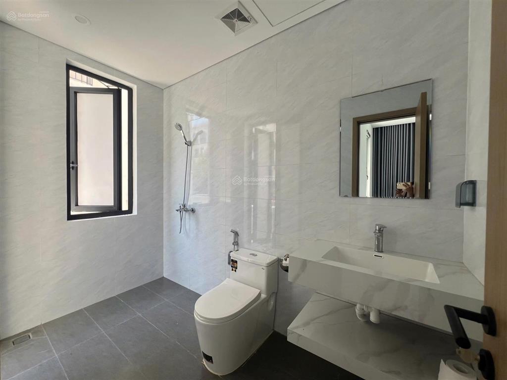 Cho thuê bt 3pn, 18 triệu bao phí, 126m2 ở vinhomes ocean park 2, đường cọ xanh, xã long hưng